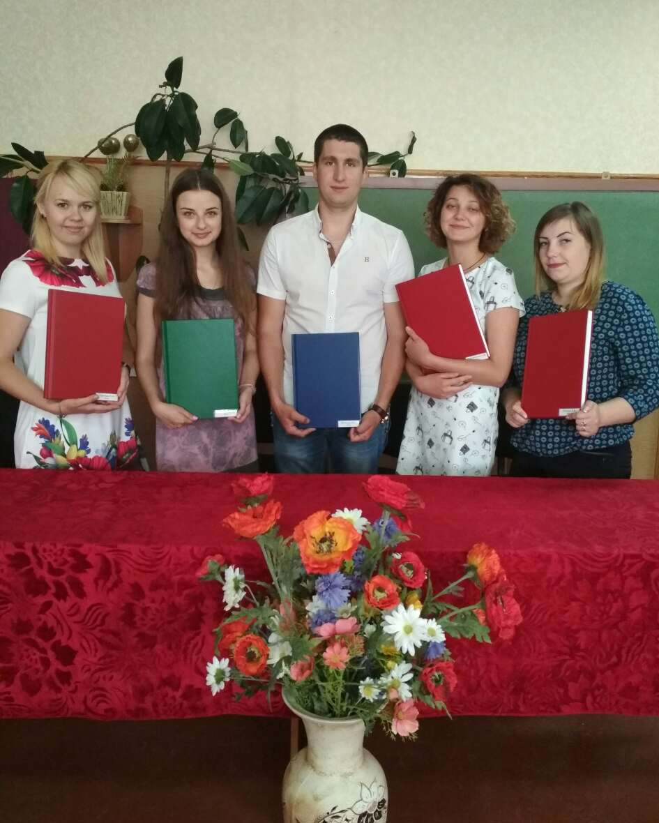 Вітаємо випускників з успішним захистом дипломних робіт!